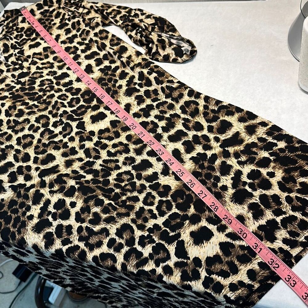 Leopard Print Dress Size Medium Lightweight Cheetah Animal Print V-Neck - Picture 9 of 10